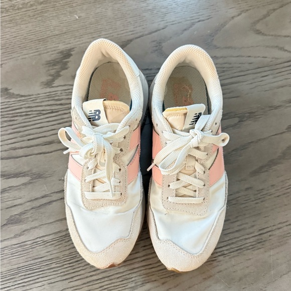 New Balance sneakers size 8.5 - Picture 4 of 7